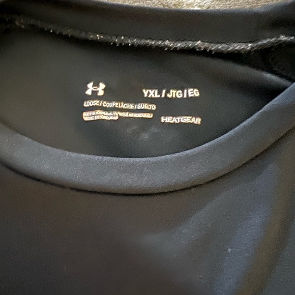 Under Armour athletic tee - Picture 2 of 3